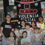 Mujer convierte su hogar en centro de concientización contra la violencia digital